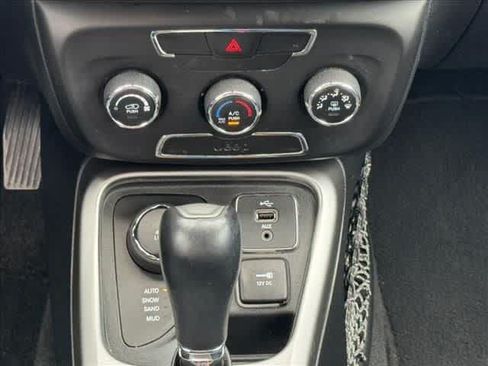 Used 2018 Jeep Compass Latitude AWD/4WD image 11