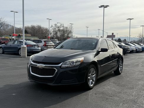 Used 2016 Chevrolet Malibu LT w/ Power Convenience Package image 3