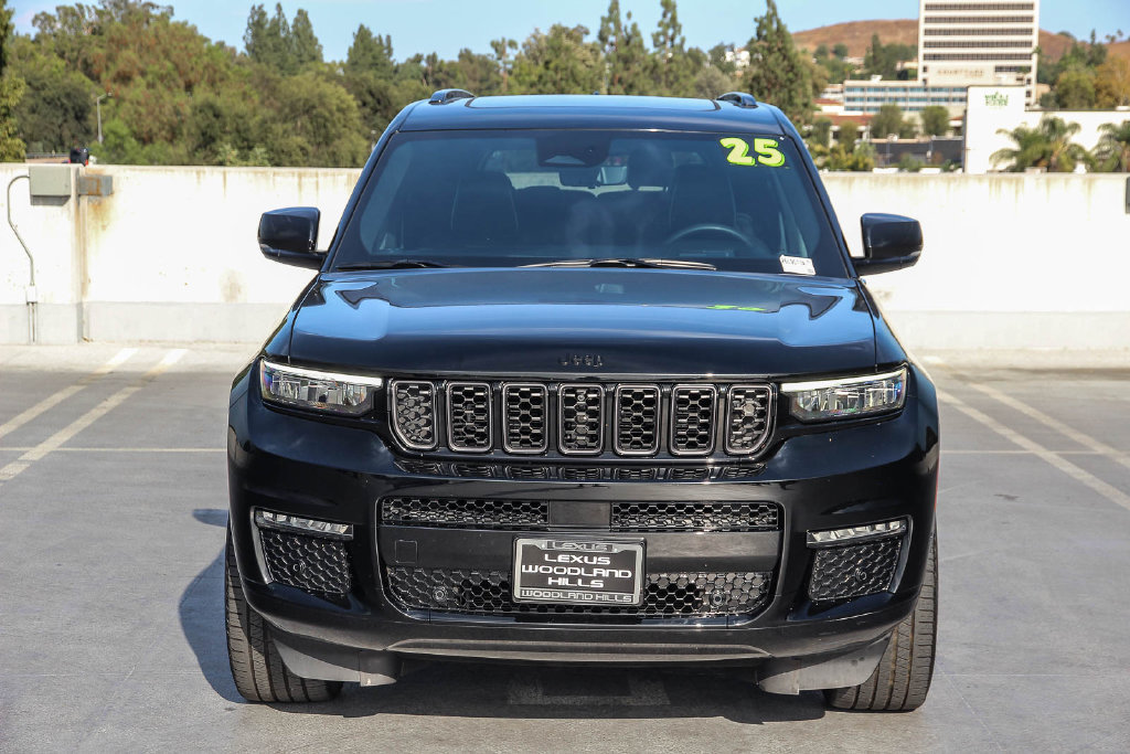 Used 2025 Jeep Grand Cherokee L Summit AWD/4WD image 2