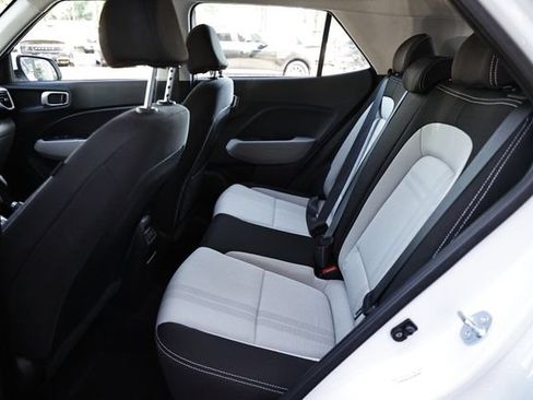 Used 2025 Hyundai Venue SEL FWD image 25