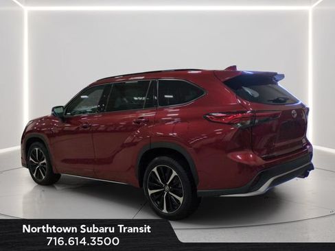 Used 2021 Toyota Highlander XSE AWD/4WD image 3