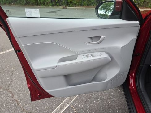 Used 2025 Hyundai Kona SEL FWD image 16