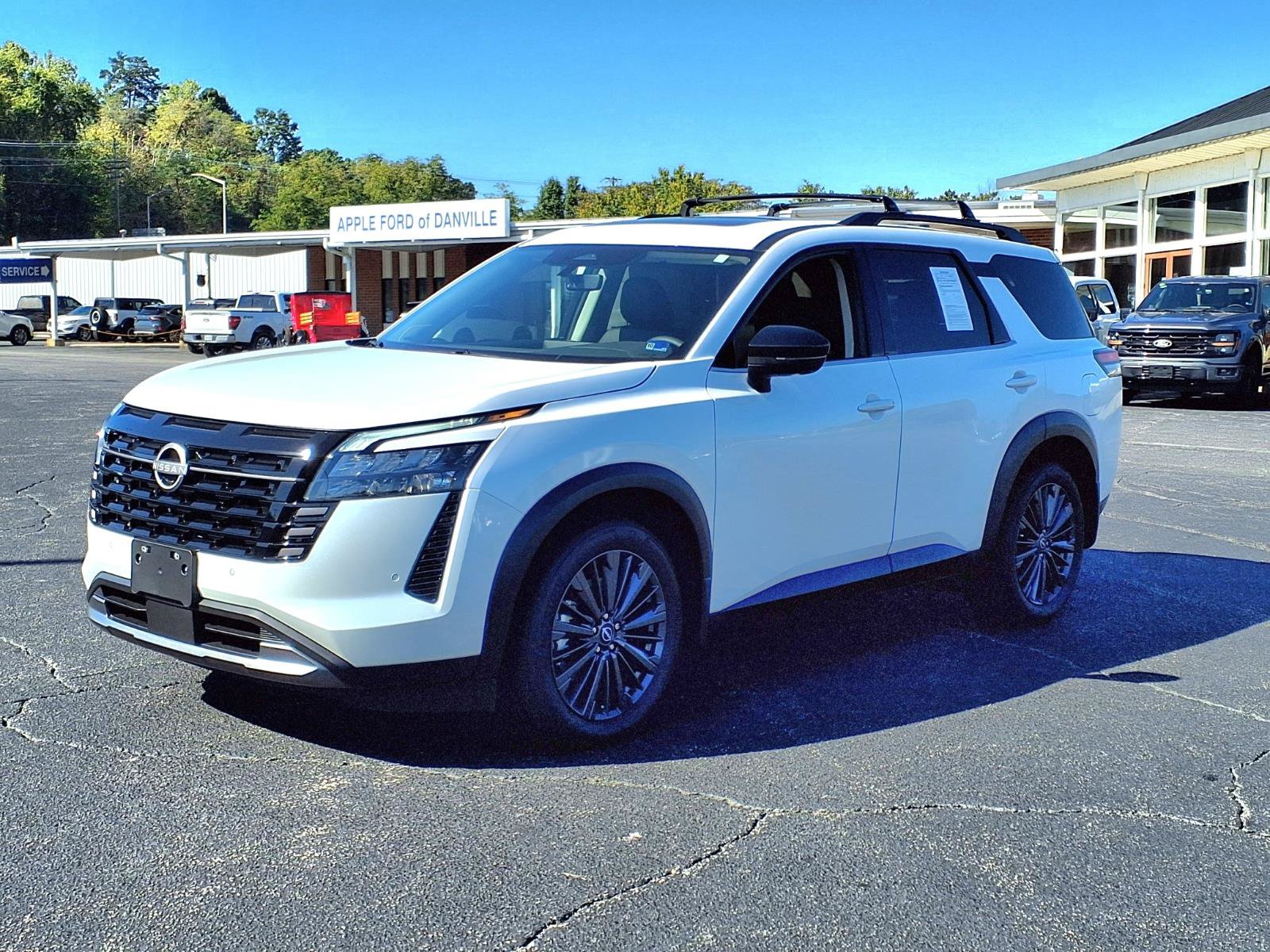Used 2026 Nissan Pathfinder SL w/ SL Premium Package AWD/4WD image 4