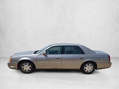 Used 2004 Cadillac De Ville w/ Equipment Group FWD image 9