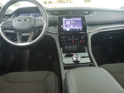 New 2025 Jeep Grand Cherokee L Laredo image 20