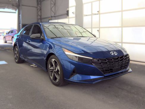 Used 2023 Hyundai Elantra SEL w/ Convenience Package FWD image 4