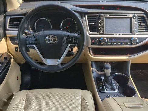 Used 2018 Toyota Highlander Limited Platinum AWD/4WD image 15