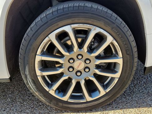 Used 2023 GMC Acadia Denali image 7