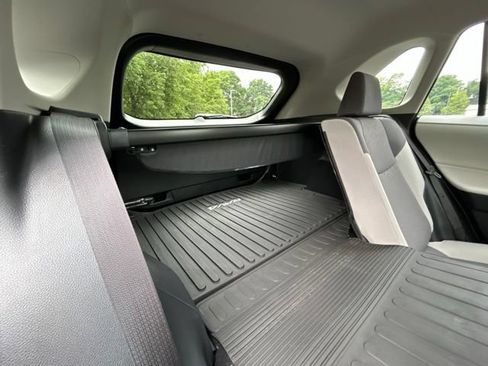 Used 2025 Toyota RAV4 XLE AWD/4WD image 43