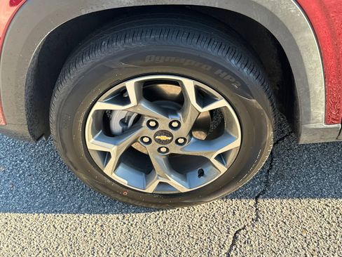 Used 2025 Chevrolet Trax LT w/ LT Convenience Package image 11