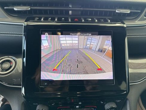 Used 2021 Jeep Grand Cherokee L Laredo image 24