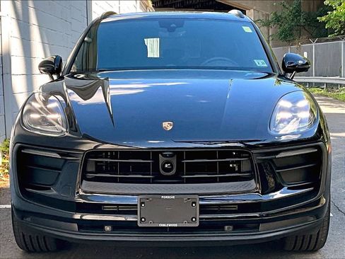 Certified 2026 Porsche Macan AWD/4WD image 8