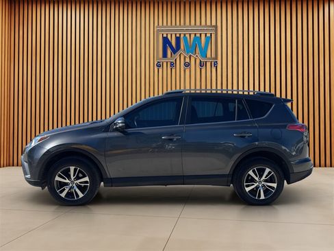 Used 2018 Toyota RAV4 XLE AWD/4WD image 27