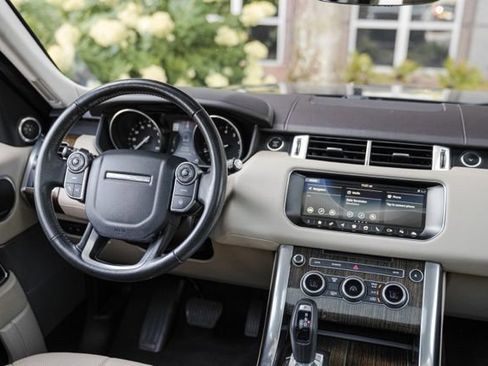 Used 2017 Land Rover Range Rover Sport SE AWD/4WD image 28