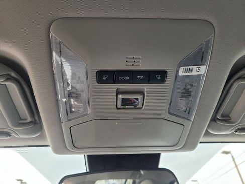 Used 2025 Toyota RAV4 XLE FWD image 29
