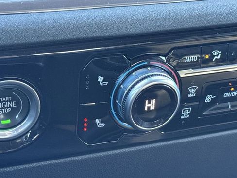 Used 2024 GMC Sierra 1500 SLT image 21