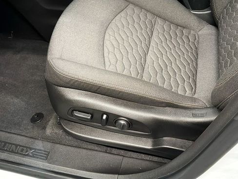 Used 2020 Chevrolet Equinox LT image 18