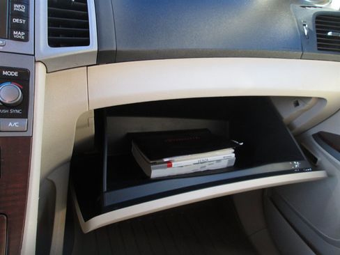 Used 2011 Toyota Venza AWD image 15