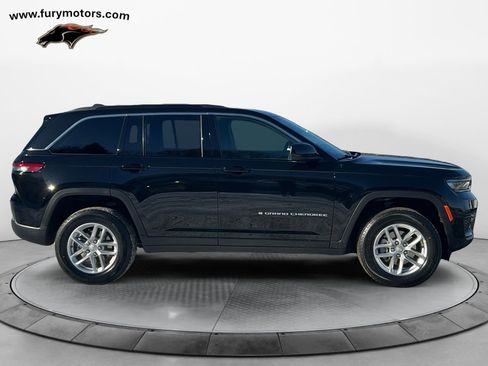New 2025 Jeep Grand Cherokee Laredo X image 2