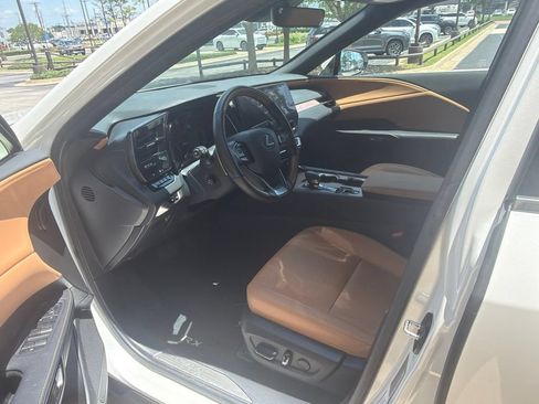 Used 2025 Lexus RX 350 Premium w/ Accessory Package (Z1) FWD image 5