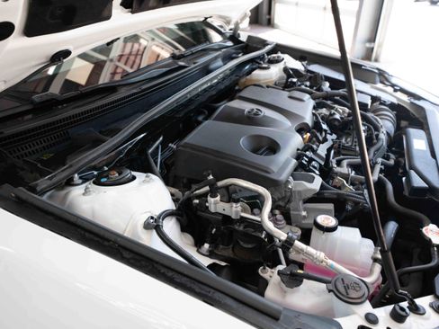 Used 2025 Toyota Camry SE FWD image 31
