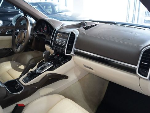 Used 2015 Porsche Cayenne S AWD/4WD image 18