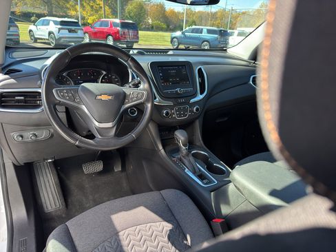 Used 2022 Chevrolet Equinox LT w/ Driver Convenience Package image 16