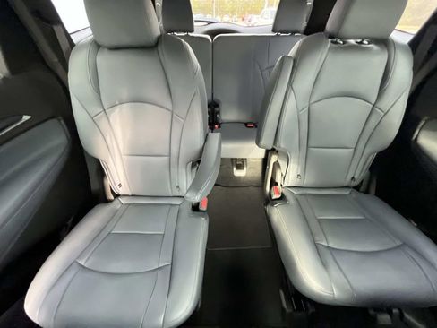 Used 2024 Buick Enclave Premium image 20
