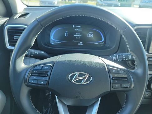 Used 2025 Hyundai Venue SEL image 22