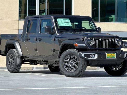 New 2026 Jeep Gladiator Sport AWD/4WD image 2