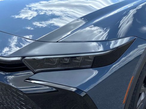 Used 2025 Toyota Crown Nightshade AWD/4WD image 9