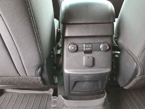 Used 2016 Ford Explorer XLT w/ Equipment Group 201A AWD/4WD image 16