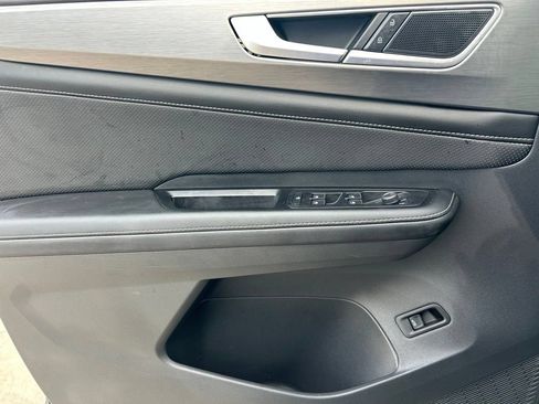 Certified 2024 Volkswagen Atlas Cross Sport SE w/ Panoramic Sunroof Package FWD image 18