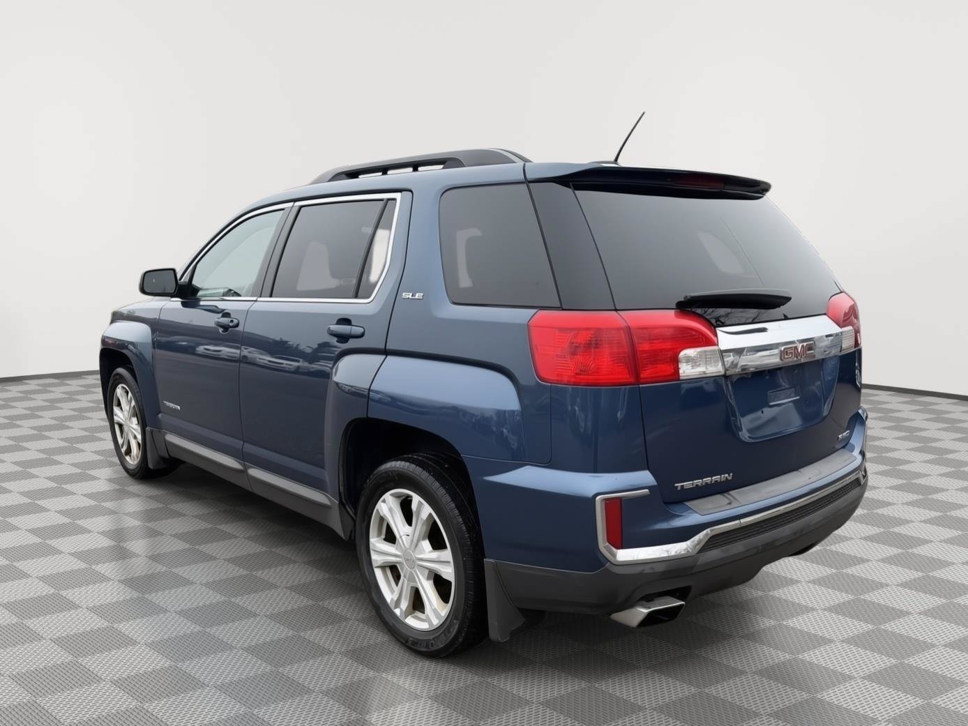 Used 2017 GMC Terrain SLE AWD/4WD image 3