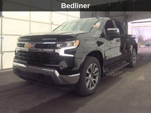 Used 2023 Chevrolet Silverado 1500 LT w/ Convenience Package II AWD/4WD image 2