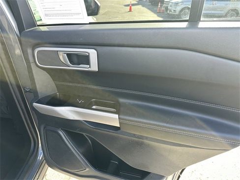 Certified 2022 Ford Explorer XLT image 41