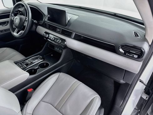 Certified 2023 Honda Pilot Touring image 32