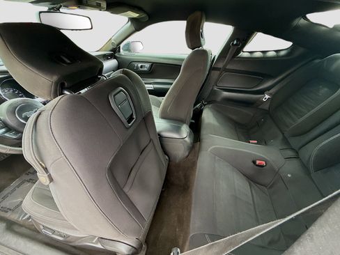 Used 2017 Ford Mustang Coupe image 23