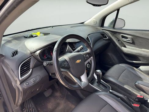 Used 2020 Chevrolet Trax LT w/ LT Convenience Package image 9