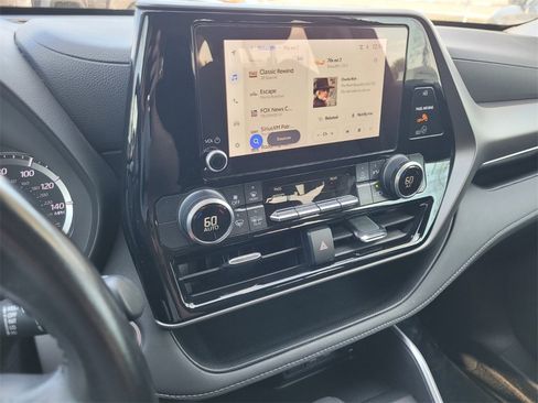 Used 2024 Toyota Highlander XLE image 25