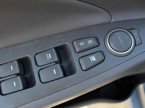 Used 2014 Hyundai Sonata Hybrid image 12