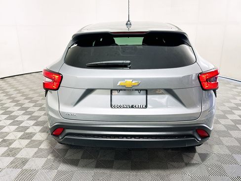 Used 2024 Chevrolet Trax LS w/ Driver Confidence Package image 4