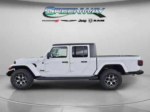 Used 2023 Jeep Gladiator Sport AWD/4WD image 2