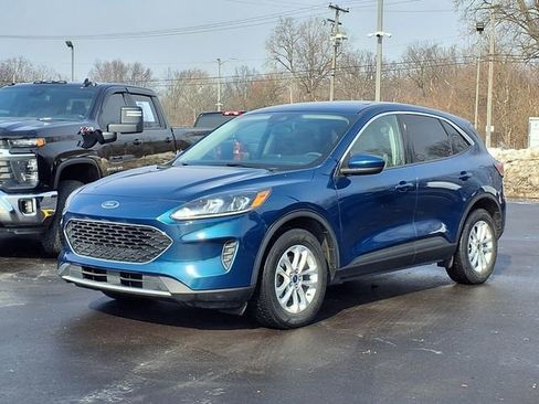 Used 2020 Ford Escape SE image 1