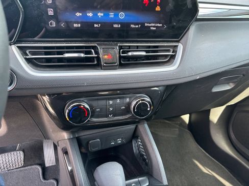 Used 2025 Chevrolet TrailBlazer LT FWD image 17