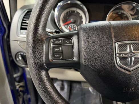 Used 2018 Dodge Grand Caravan SE w/ UConnect Hands-Free Group image 16