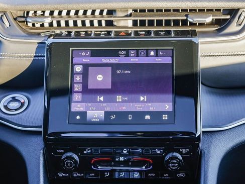 New 2025 Jeep Grand Cherokee Altitude image 15