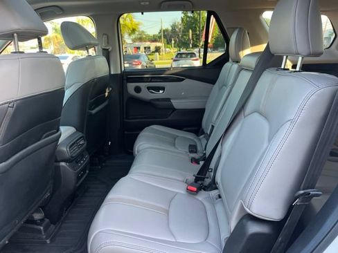 Used 2025 Honda Pilot Touring image 12
