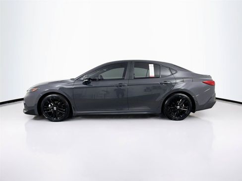 Used 2025 Toyota Camry SE FWD image 13