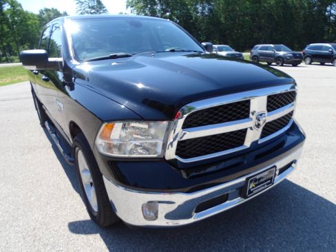 Used 2021 RAM 1500 4x4 Crew Cab Classic SLT w/ Luxury Group image 4